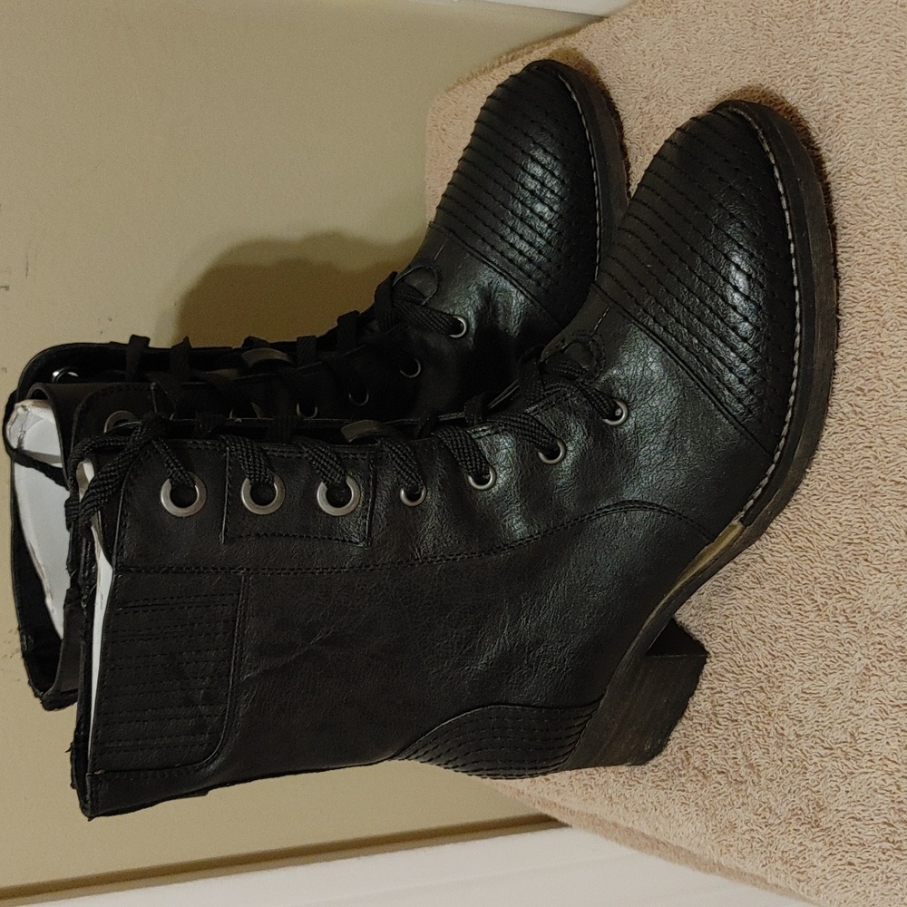 🐻 Bare Traps Boots